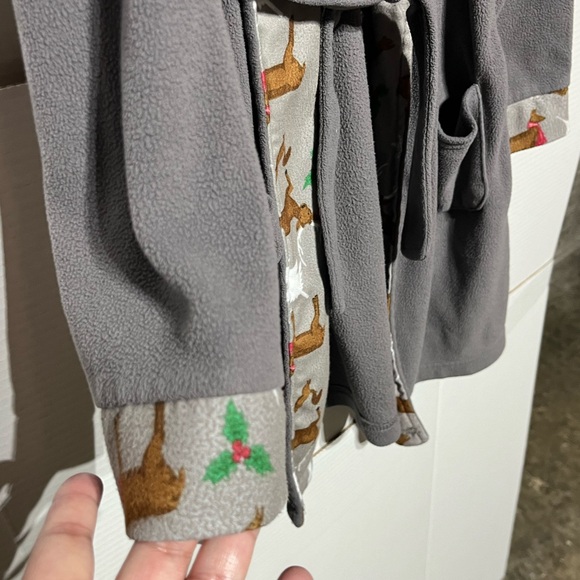 OUTDOOR KIDS BY BASS PRO SHOP BOYS CHRISTMAS PRINT ROBE GRAY 10-12 PRE-OWNED - Picture 6 of 7
